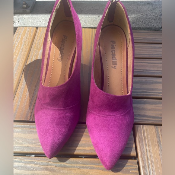 Pink Piccadilly Pumps - Picture 1 of 9